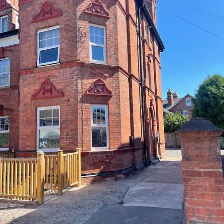 Quaint Central Basement Apartment Hereford Exterior foto