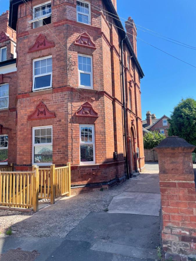 Quaint Central Basement Apartment Hereford Exterior foto
